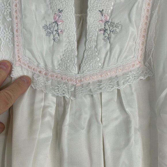 Barbizon Vintage Silky Satin Nightgown Large Floral Embroidered Lace Trim Dainty - Picture 5 of 14